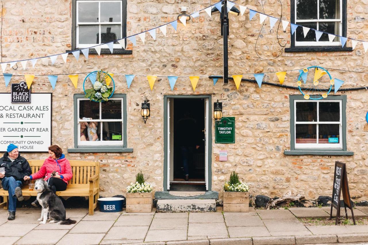 Exelby Green Dragon Leeming Bar Luaran gambar