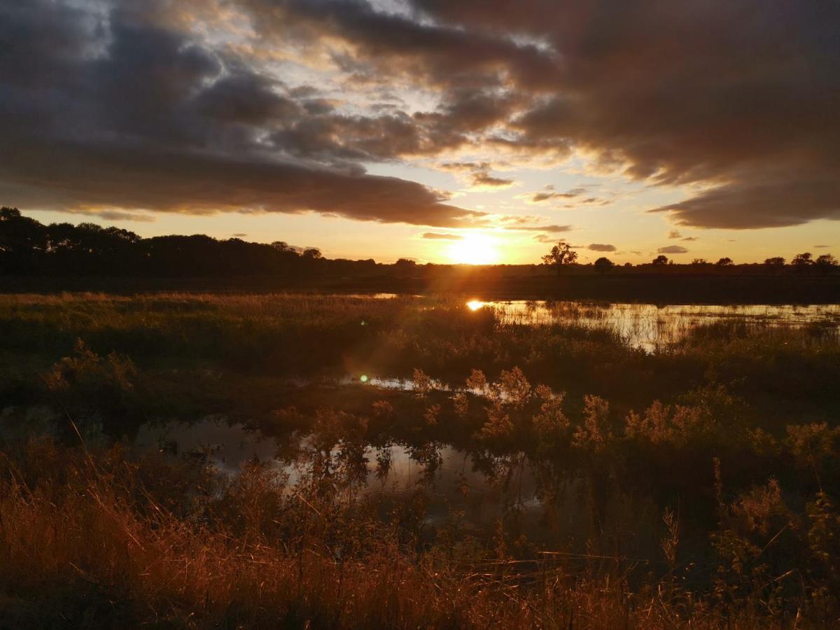 Exelby Green Dragon Leeming Bar Luaran gambar